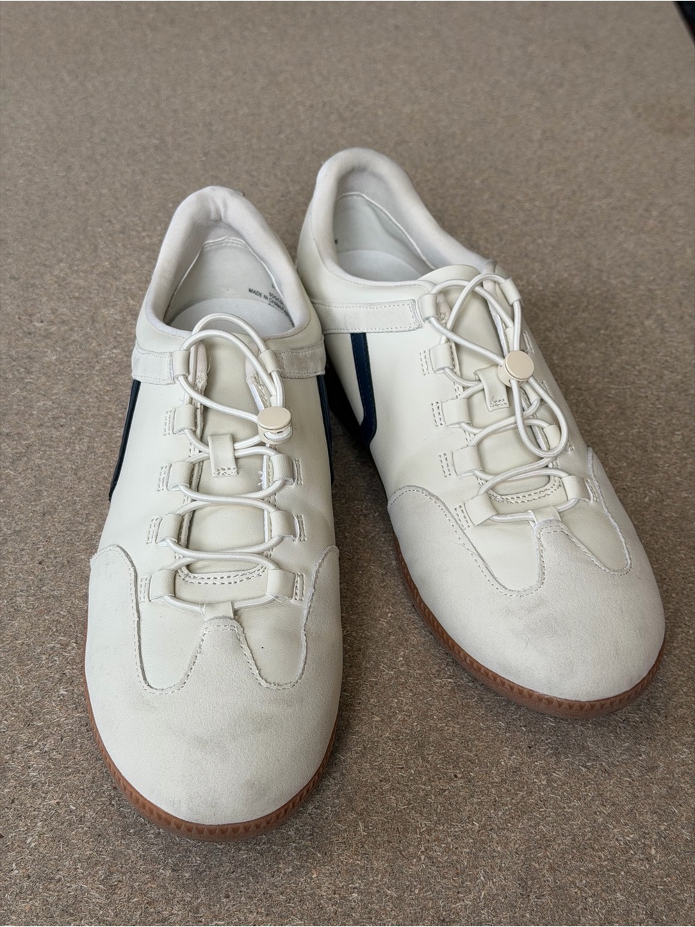 Denver Hayes Off-White Low-Profile Sneakers with Navy Accent